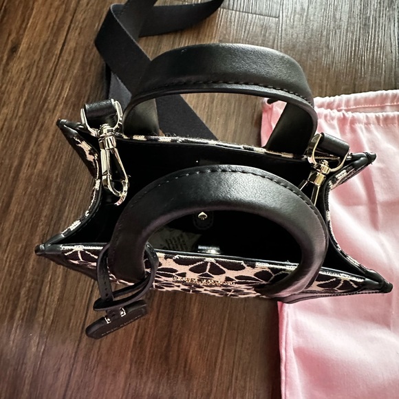 kate spade new york

Mini Manhattan Spade Flower Jacquard Tote - Picture 7 of 7